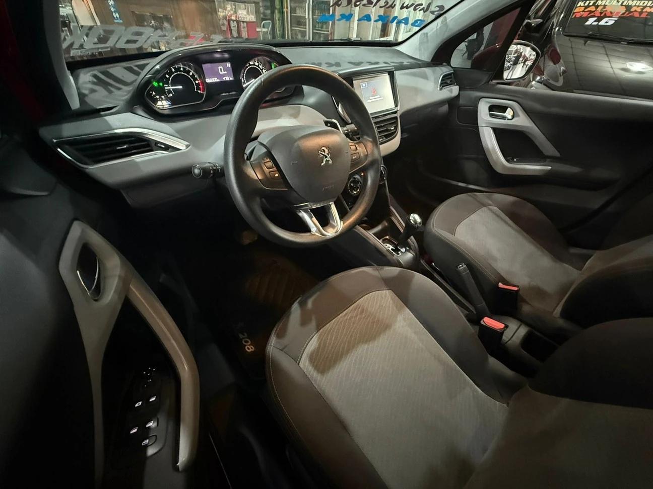 PEUGEOT 208