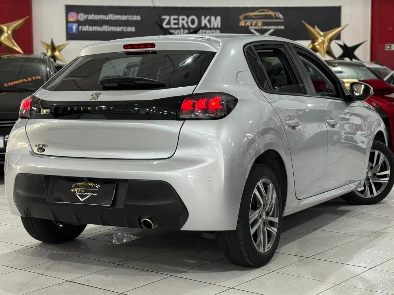 PEUGEOT 208