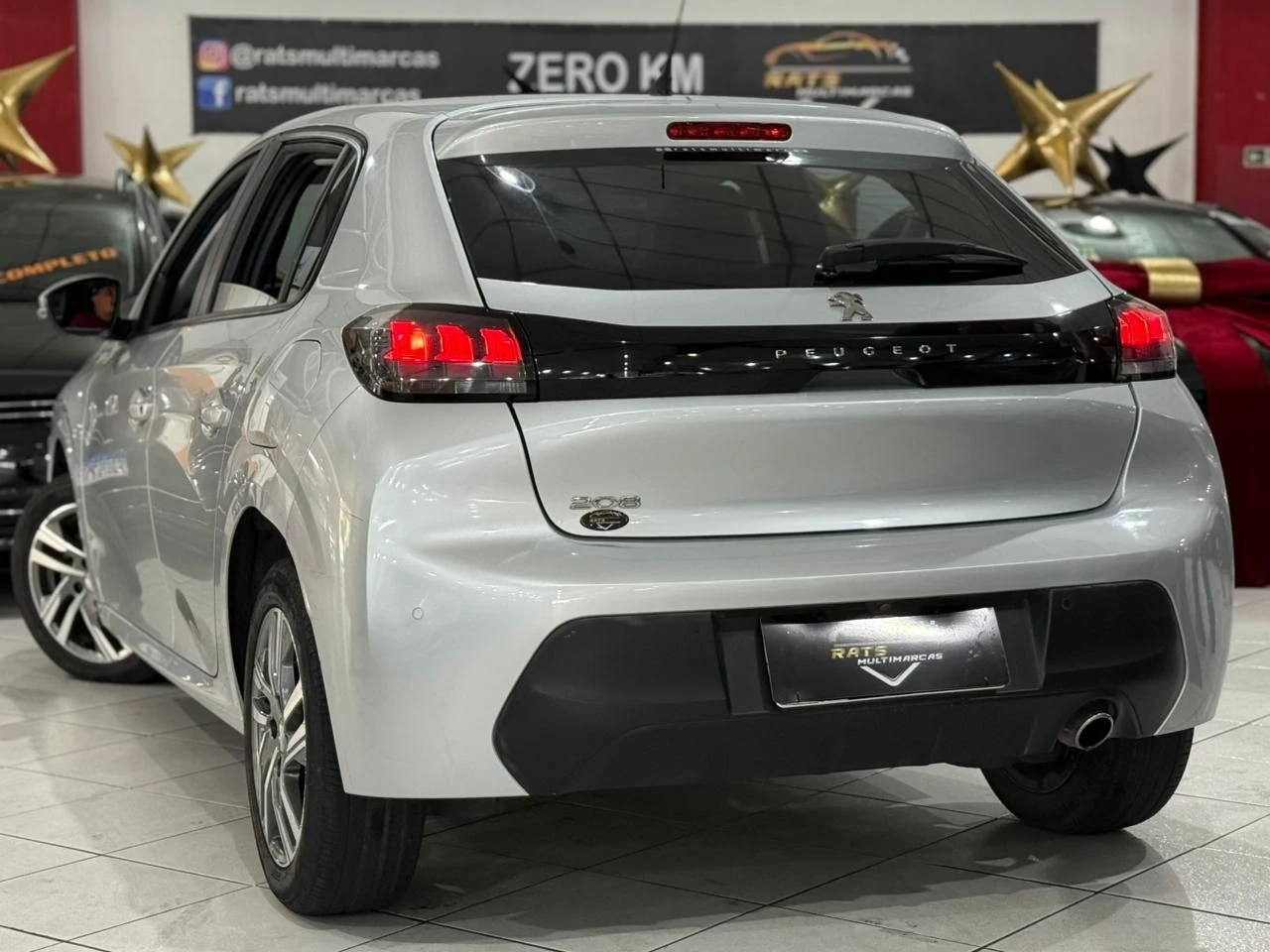 PEUGEOT 208