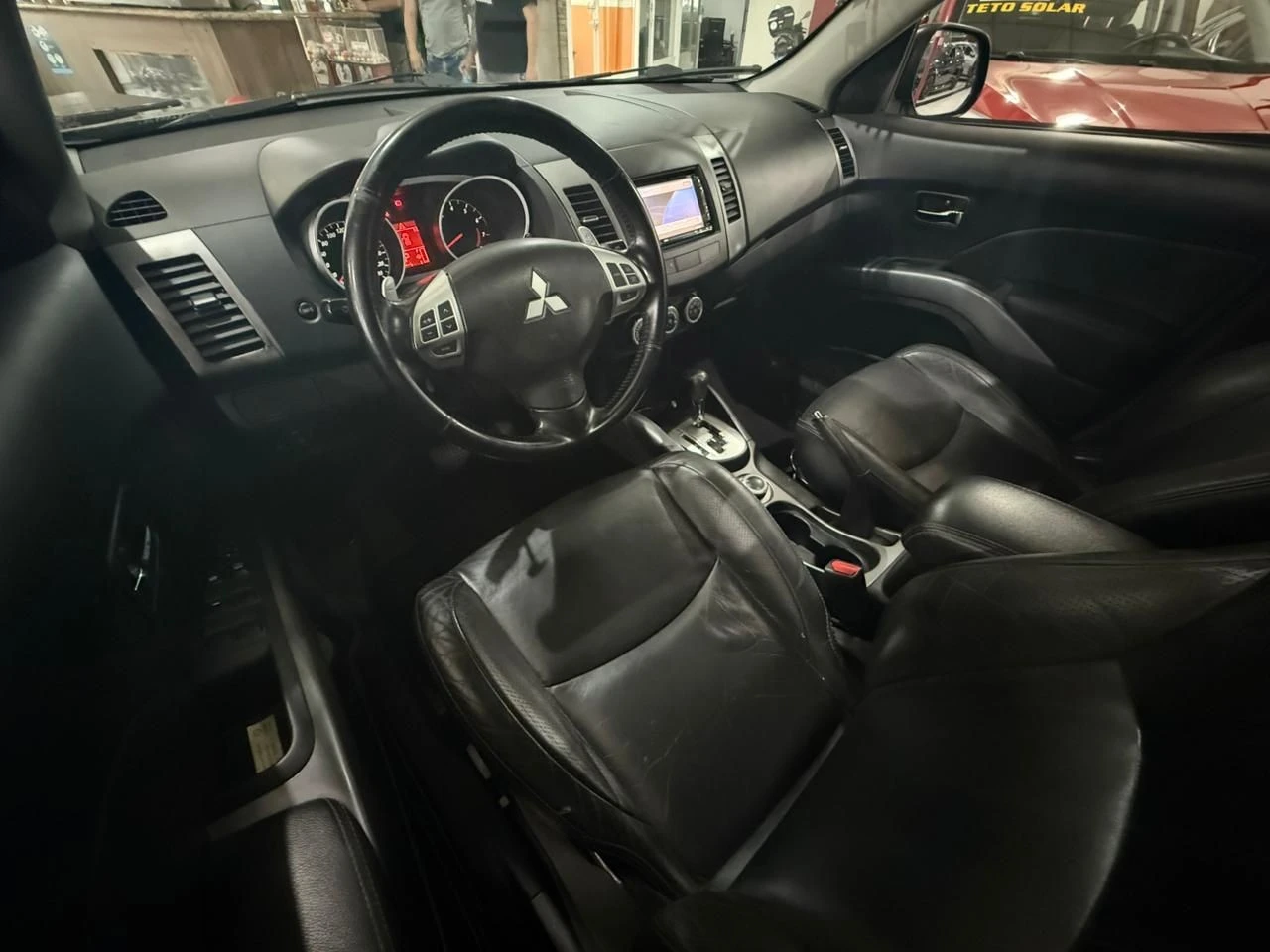 MITSUBISHI OUTLANDER