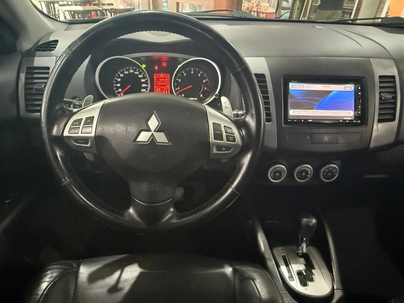 MITSUBISHI OUTLANDER