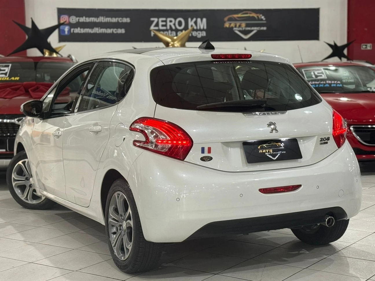 PEUGEOT 208