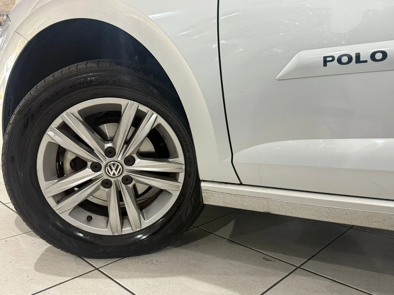 VOLKSWAGEN POLO