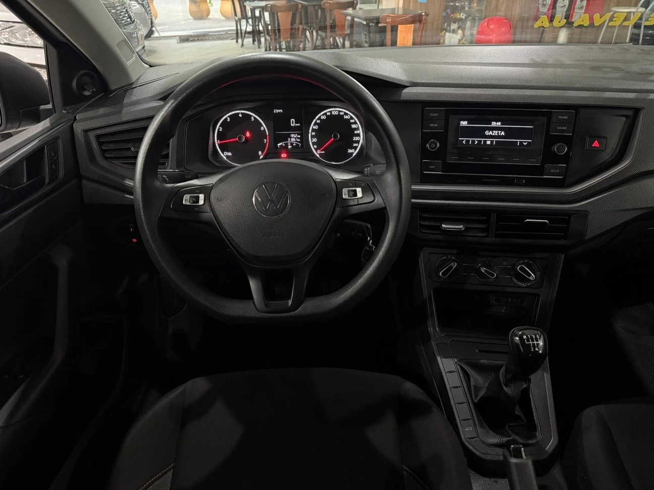 VOLKSWAGEN POLO