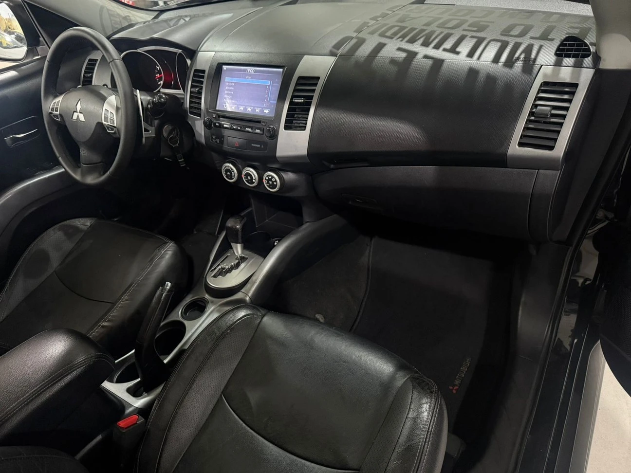 MITSUBISHI OUTLANDER