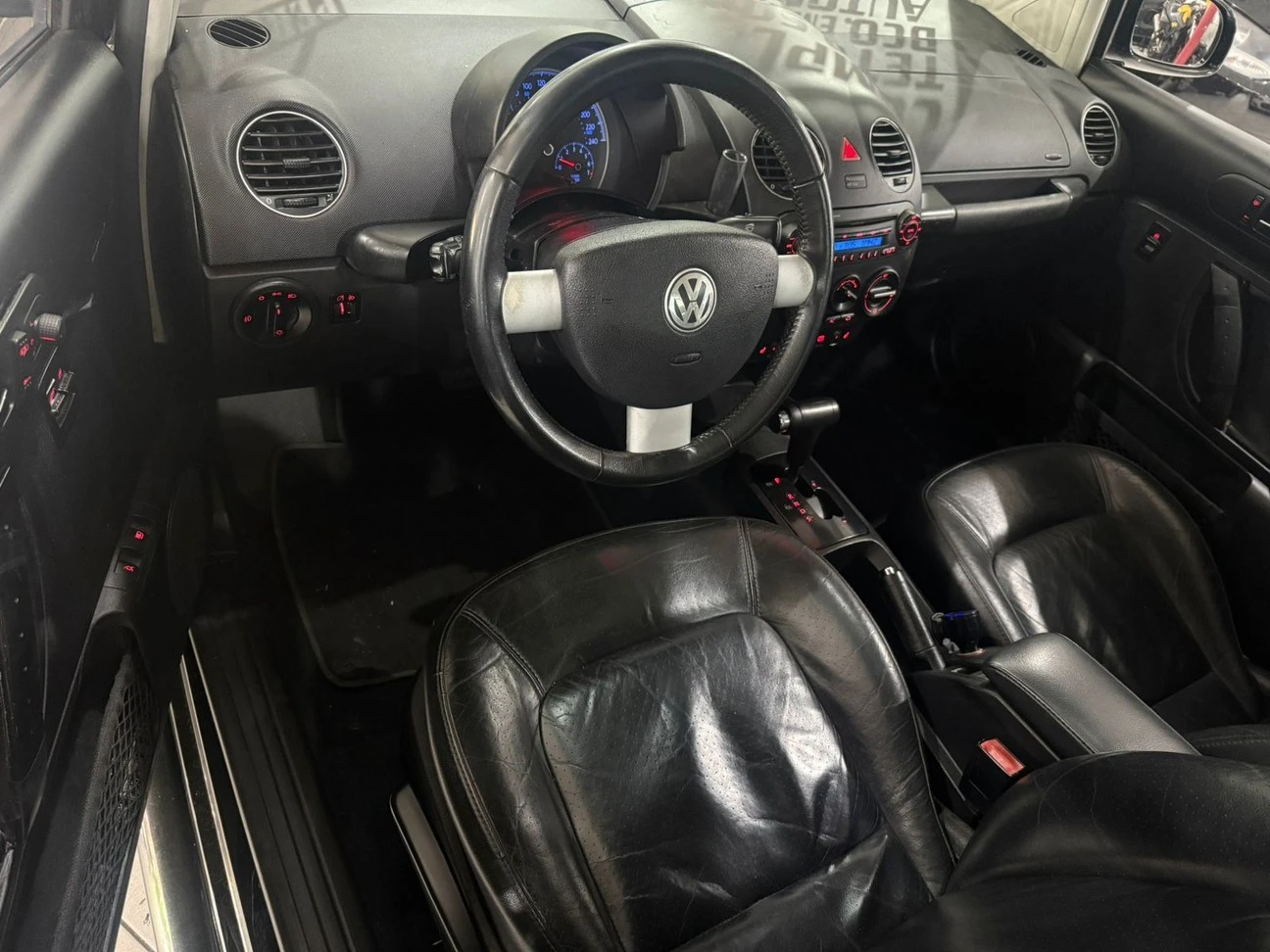 VOLKSWAGEN NEW BEETLE