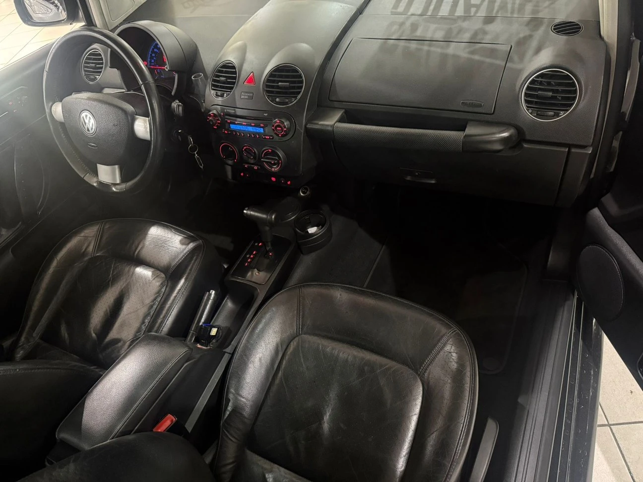 VOLKSWAGEN NEW BEETLE