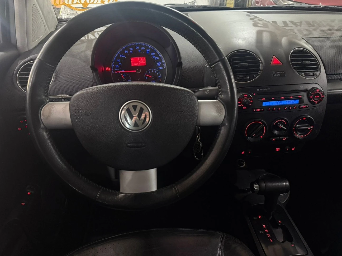VOLKSWAGEN NEW BEETLE
