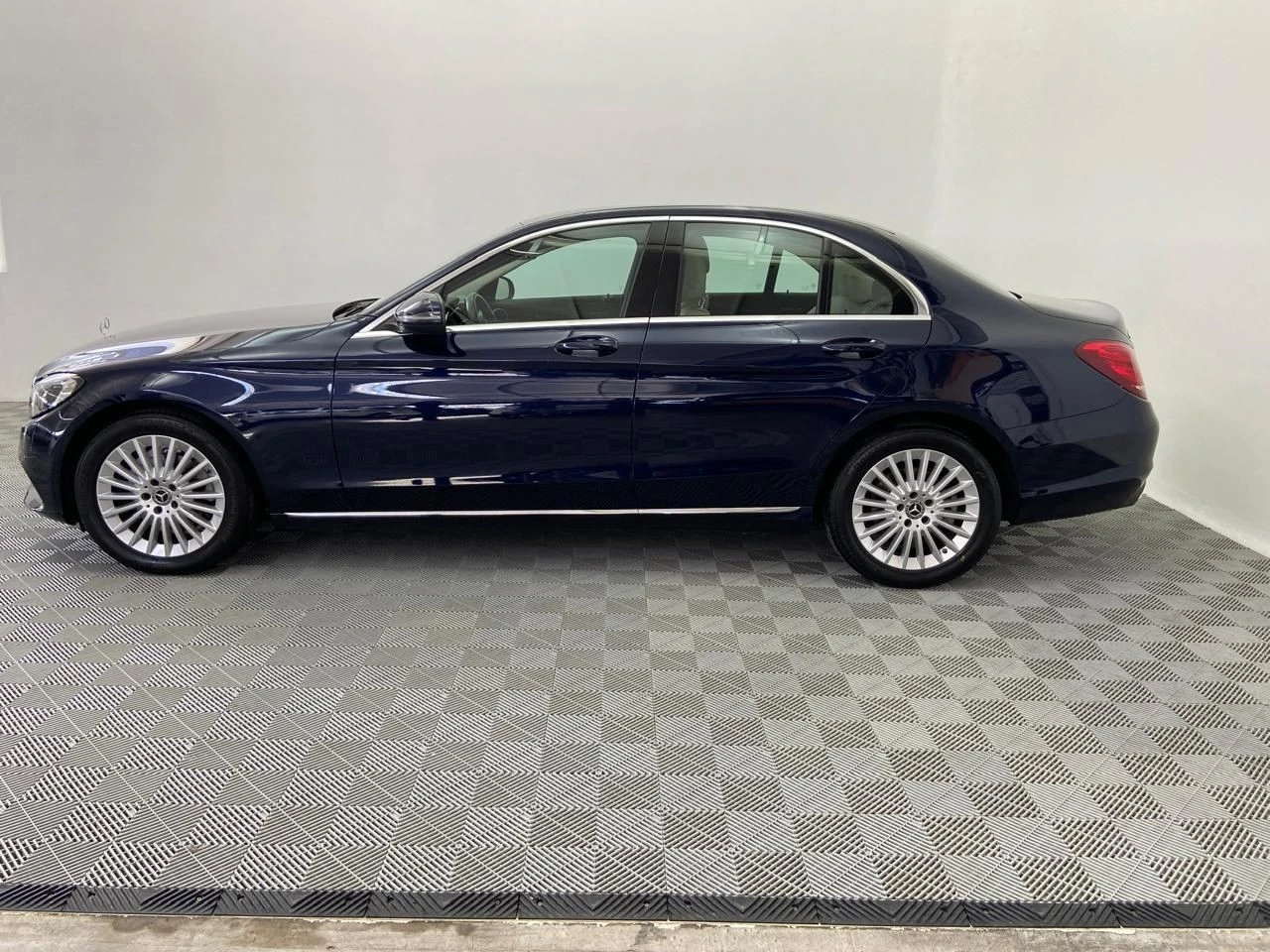 MERCEDES-BENZ C 180