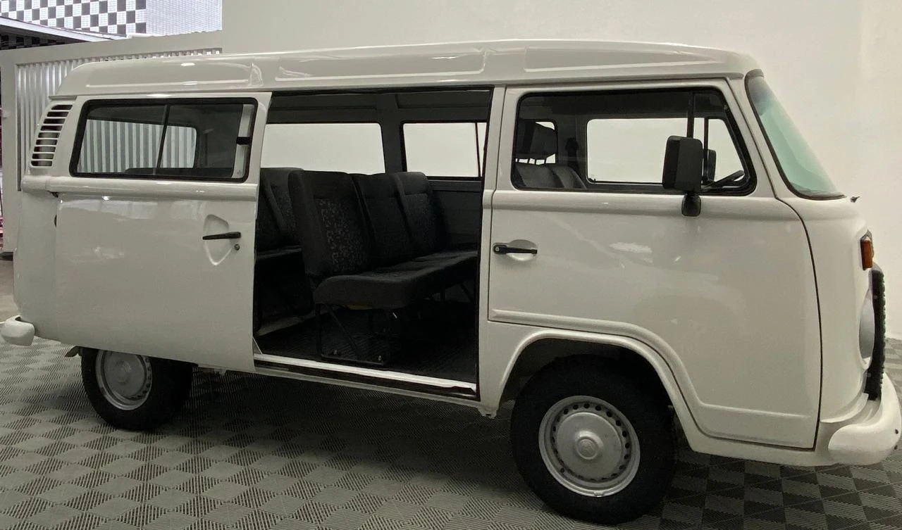 VOLKSWAGEN KOMBI