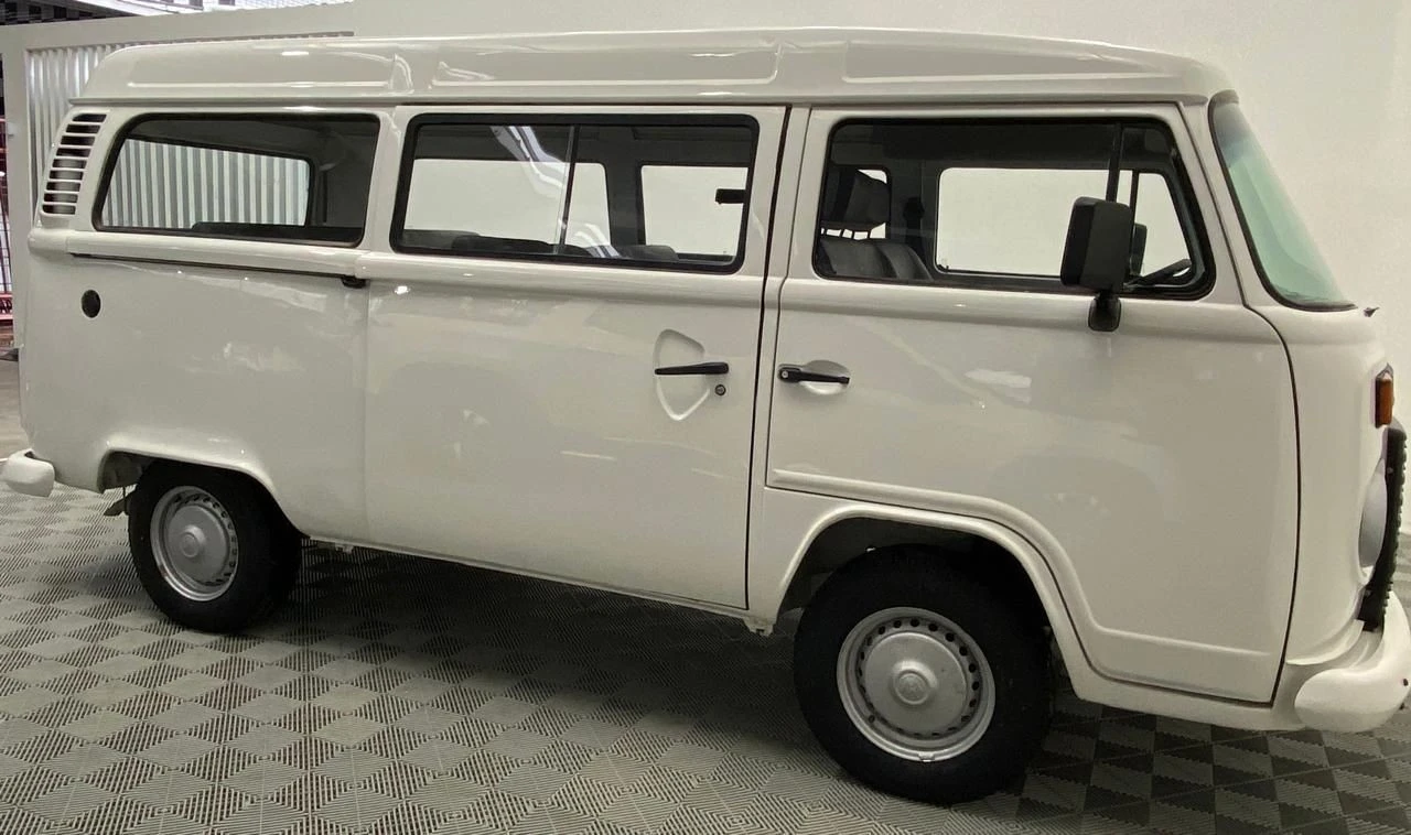 VOLKSWAGEN KOMBI