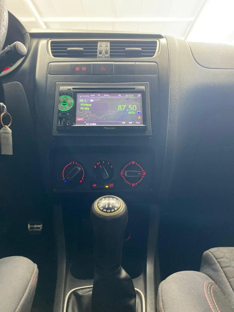 VOLKSWAGEN SPACE CROSS