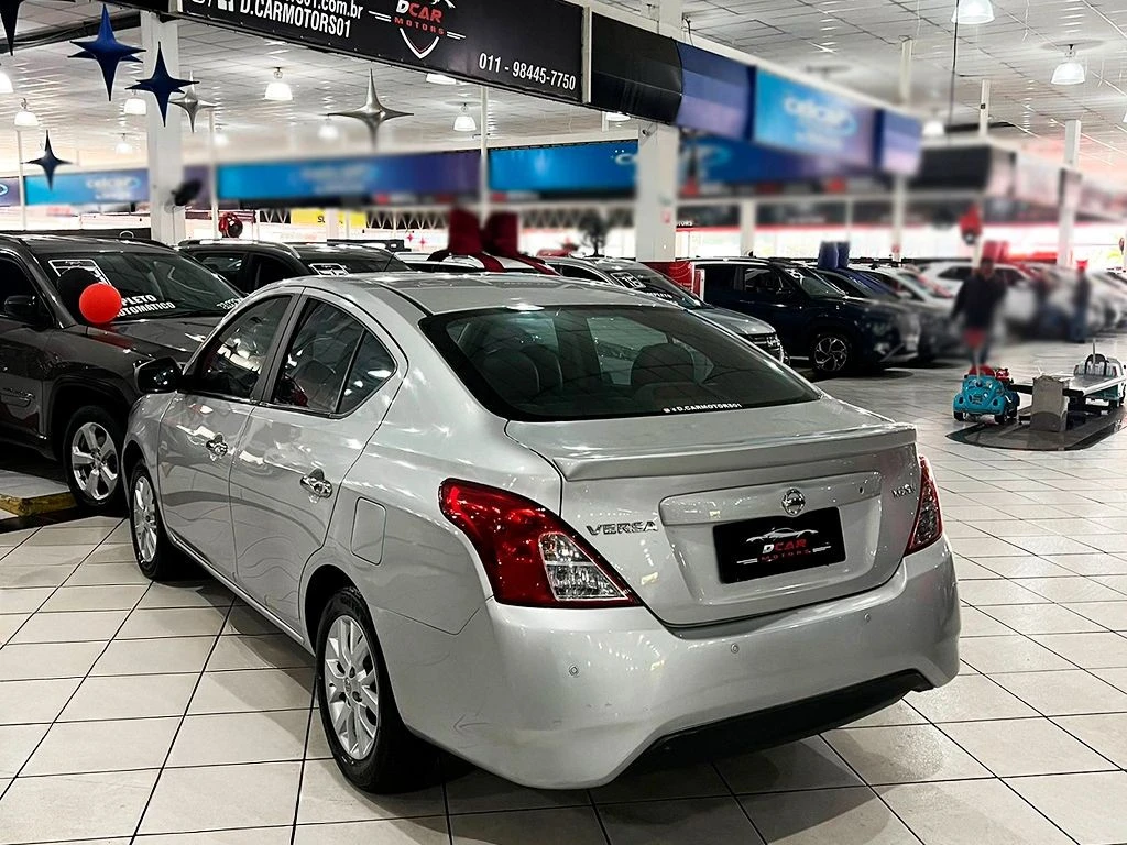 NISSAN VERSA