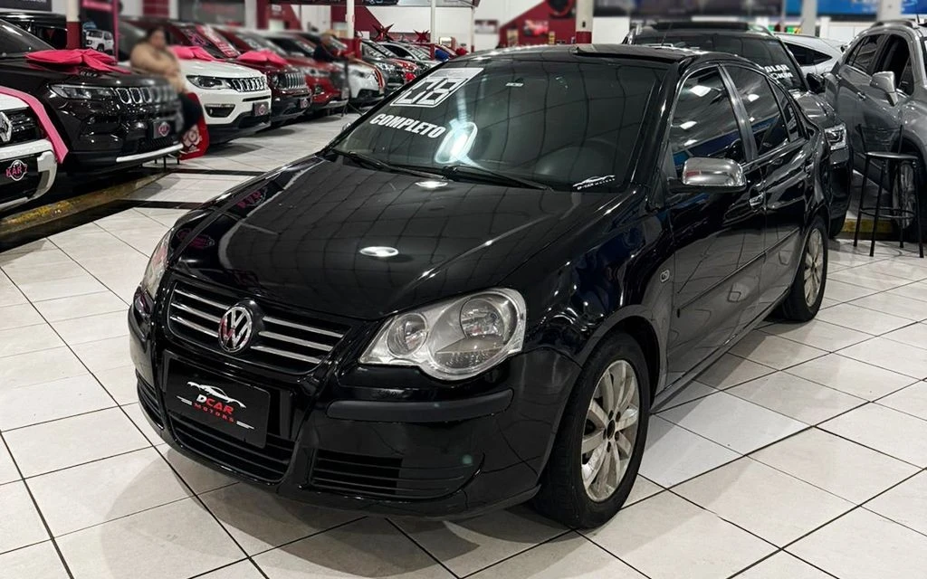 VOLKSWAGEN POLO SEDAN