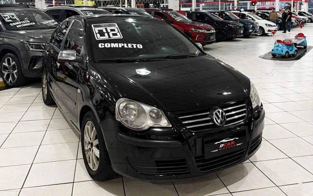 VOLKSWAGEN POLO SEDAN
