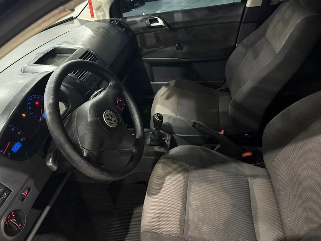 VOLKSWAGEN POLO SEDAN