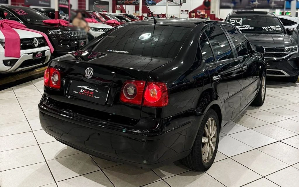 VOLKSWAGEN POLO SEDAN