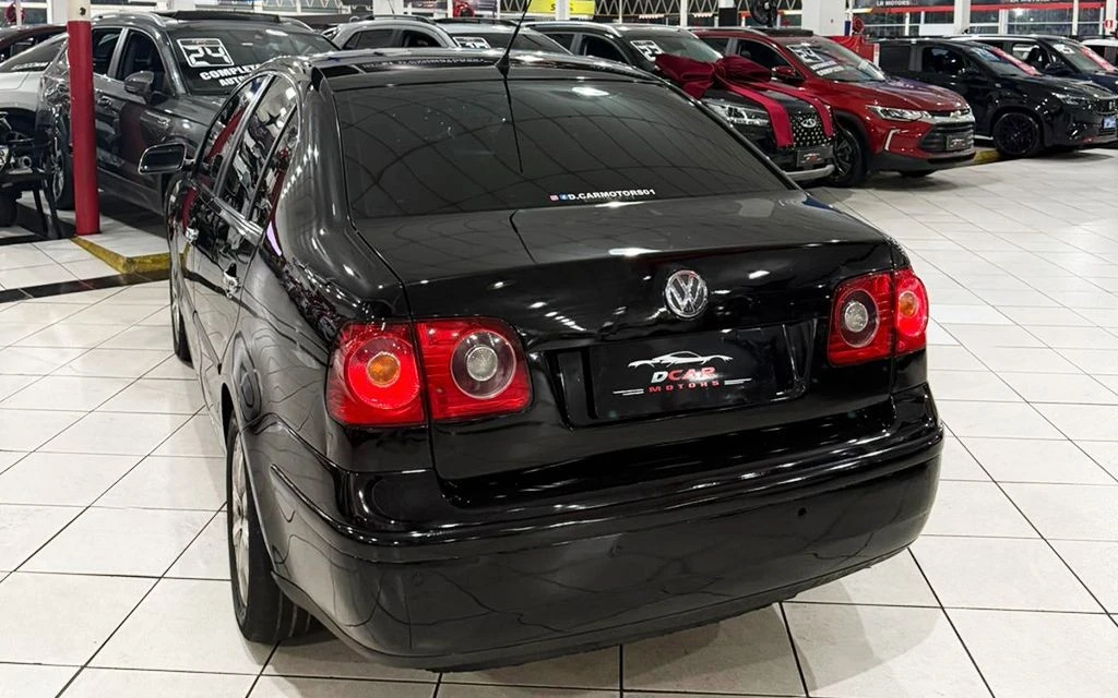 VOLKSWAGEN POLO SEDAN