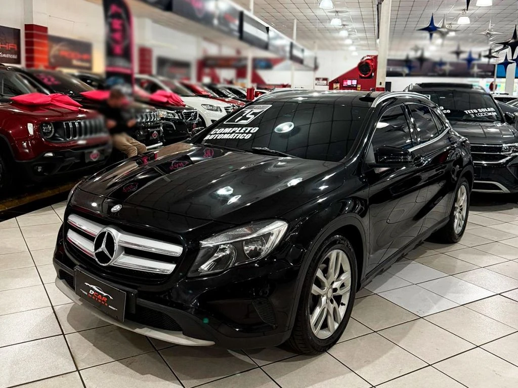 MERCEDES-BENZ GLA 200