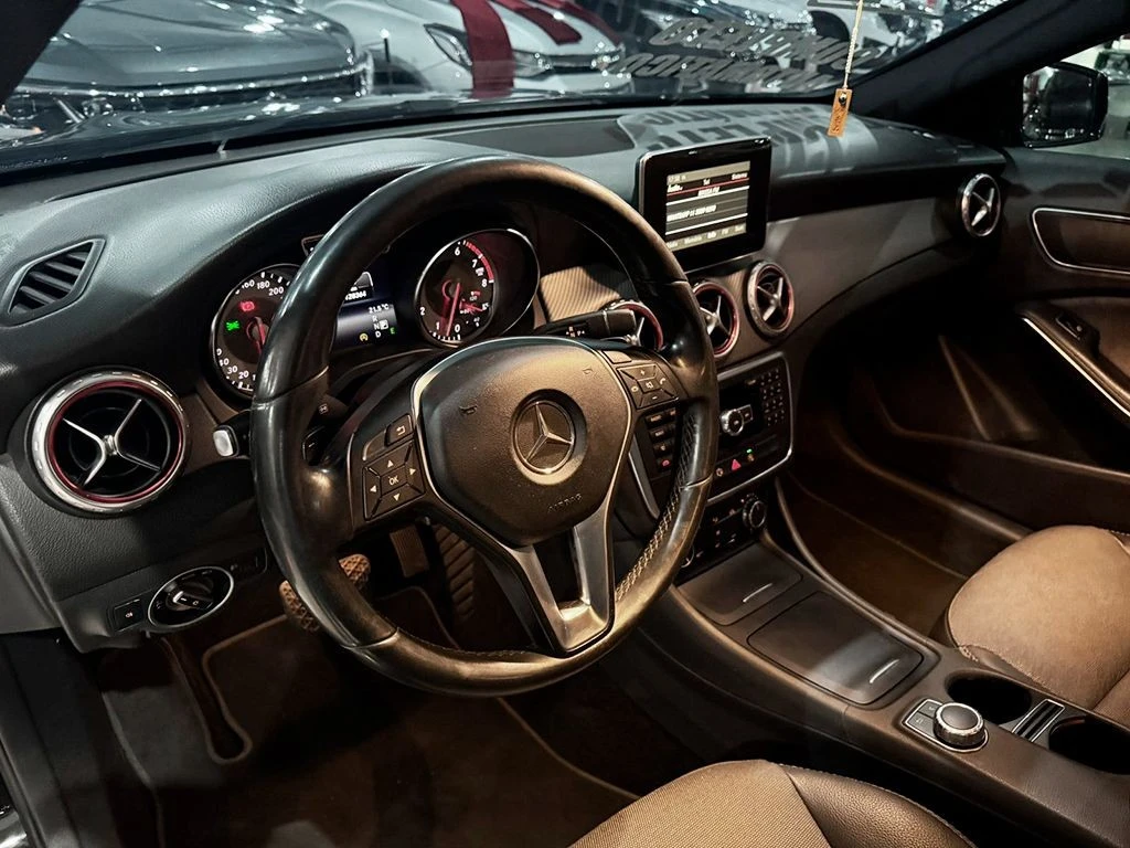 MERCEDES-BENZ GLA 200