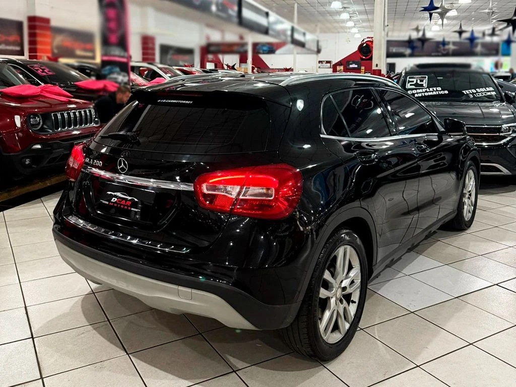 MERCEDES-BENZ GLA 200