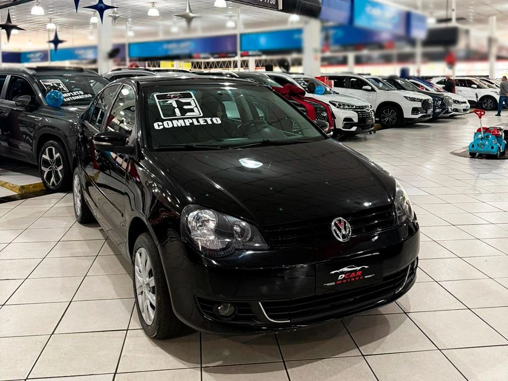 VOLKSWAGEN POLO SEDAN