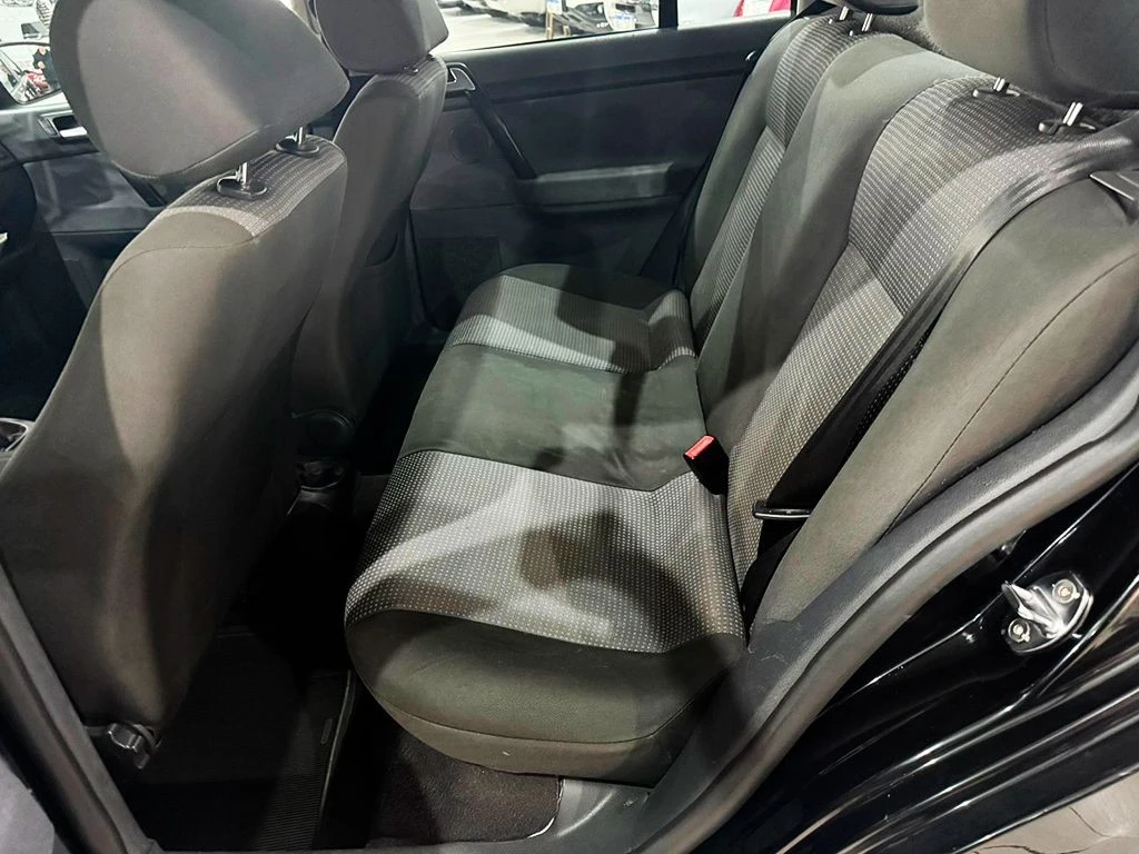VOLKSWAGEN POLO SEDAN
