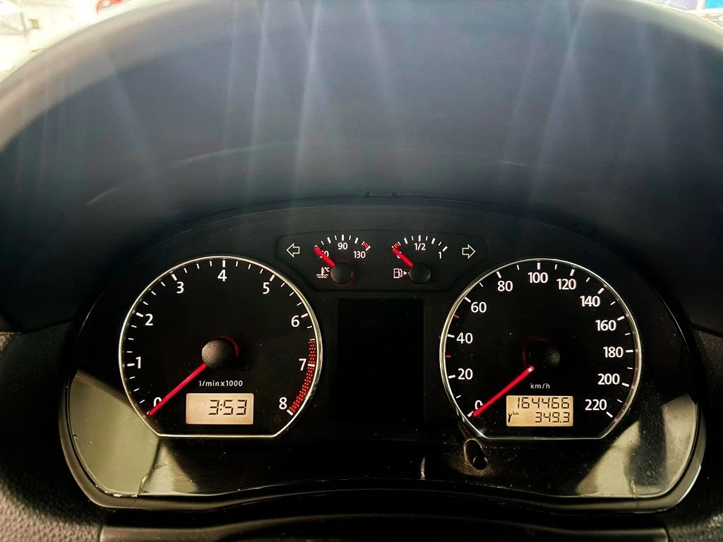 VOLKSWAGEN POLO SEDAN