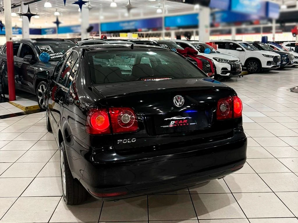 VOLKSWAGEN POLO SEDAN