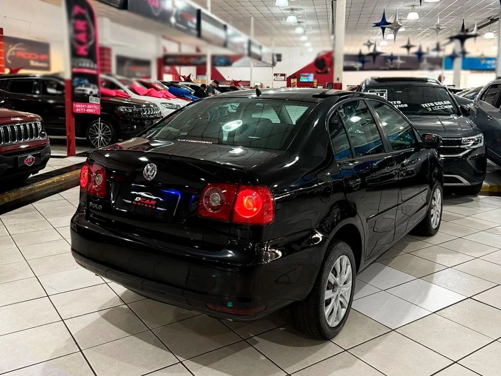 VOLKSWAGEN POLO SEDAN