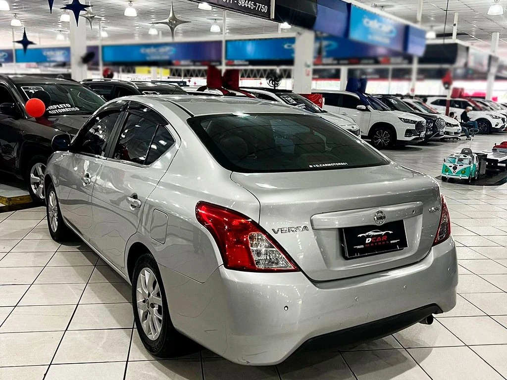 NISSAN VERSA