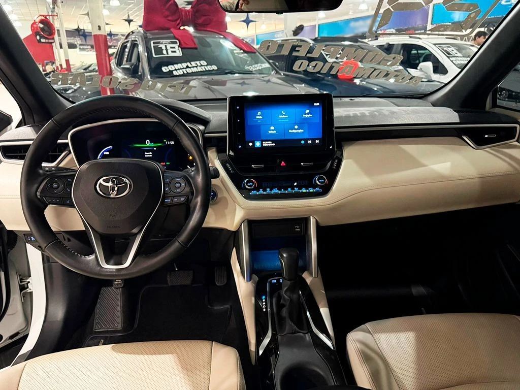 TOYOTA COROLLA CROSS
