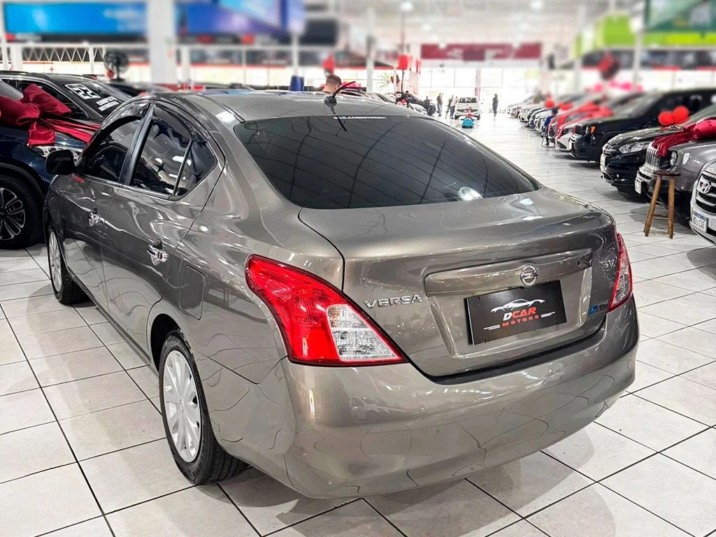 NISSAN VERSA