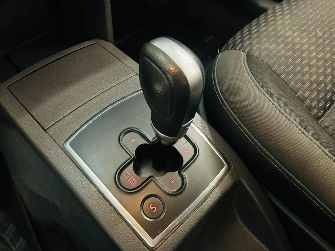 VOLKSWAGEN POLO SEDAN