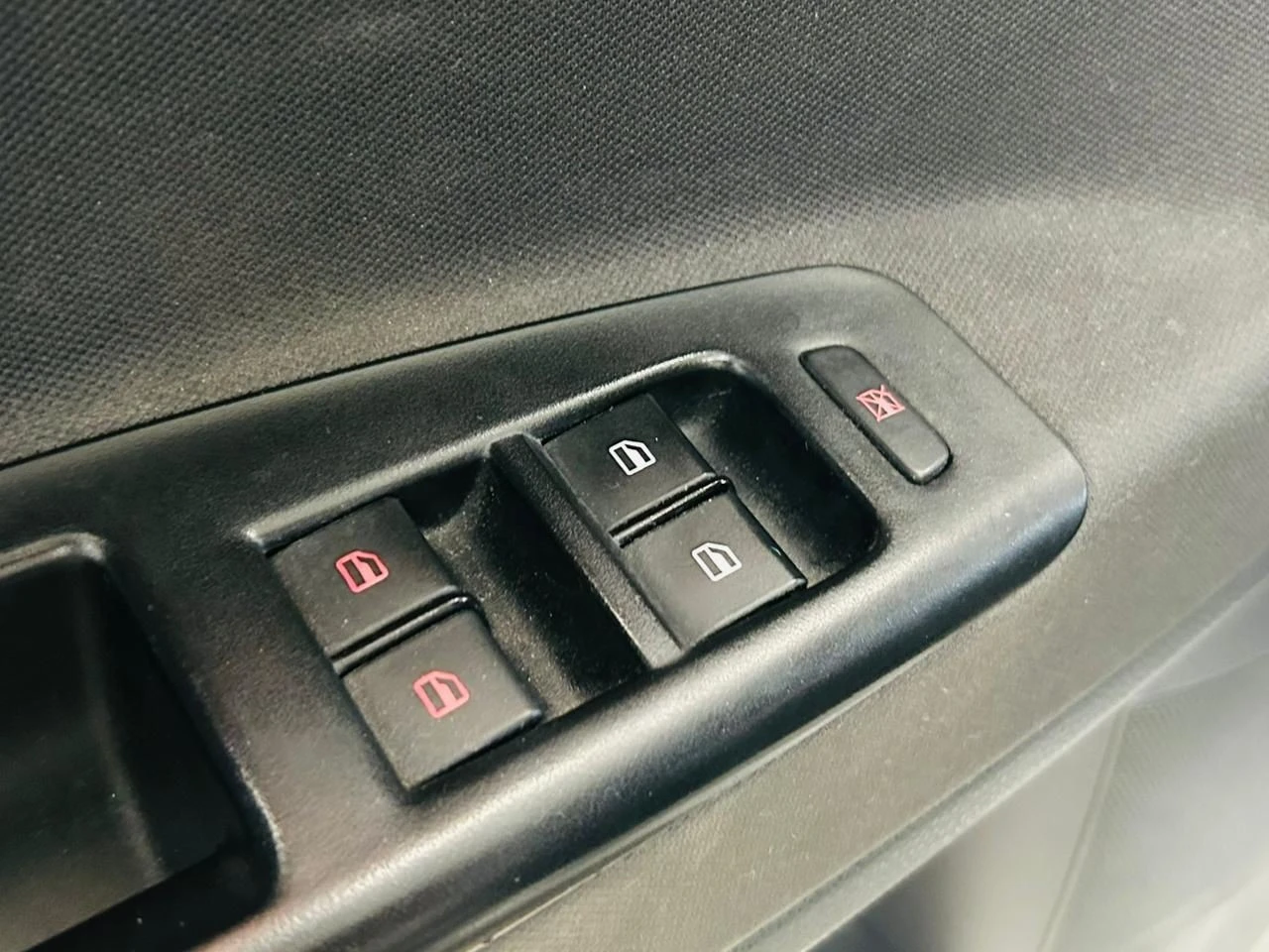 VOLKSWAGEN POLO SEDAN