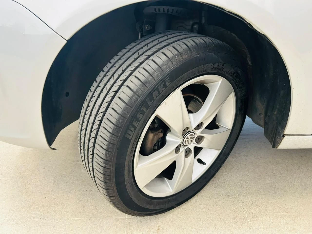 VOLKSWAGEN POLO SEDAN