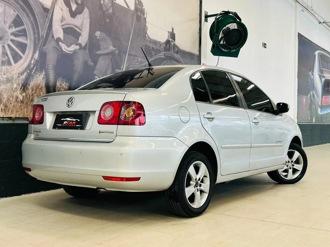 VOLKSWAGEN POLO SEDAN