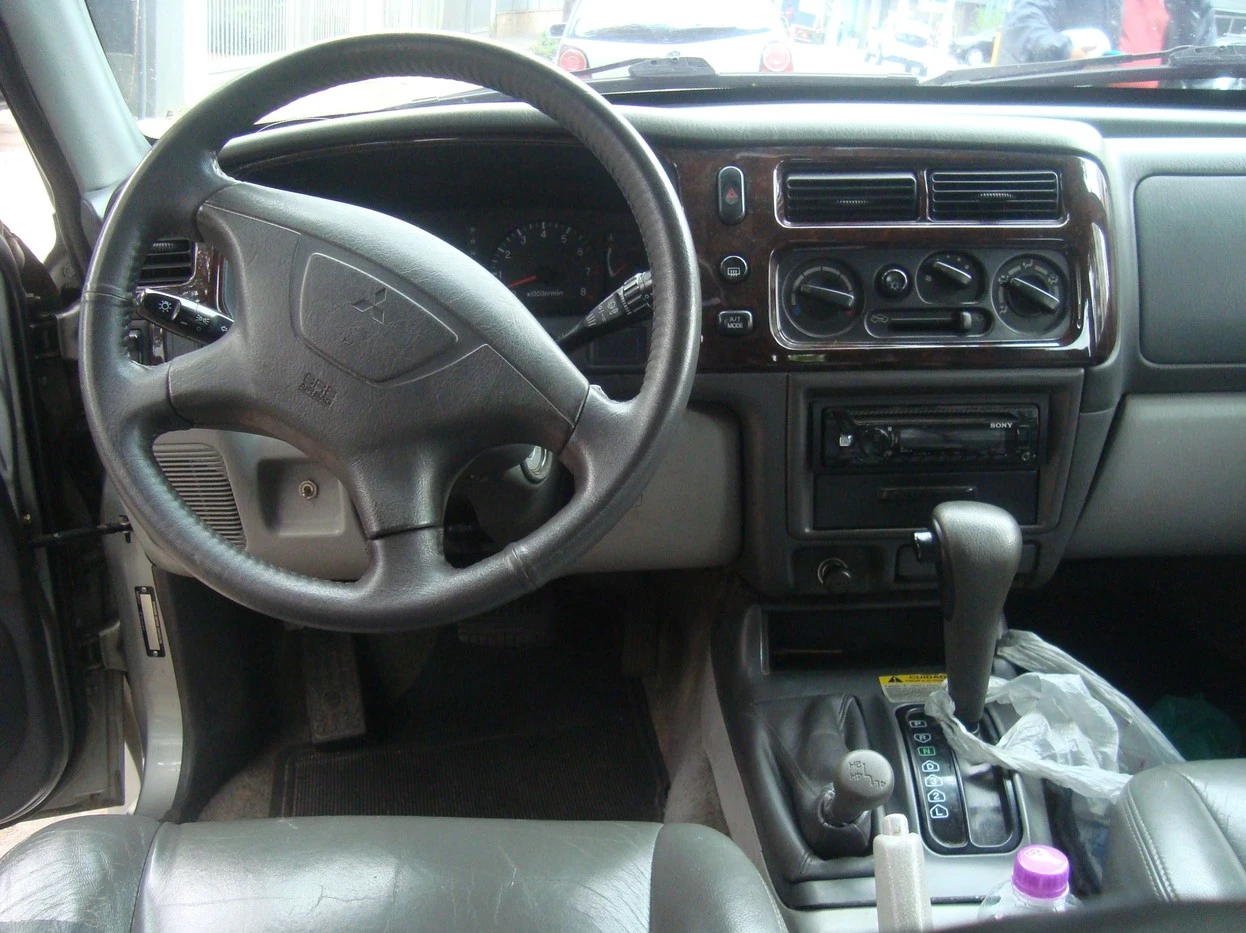 MITSUBISHI PAJERO SPORT