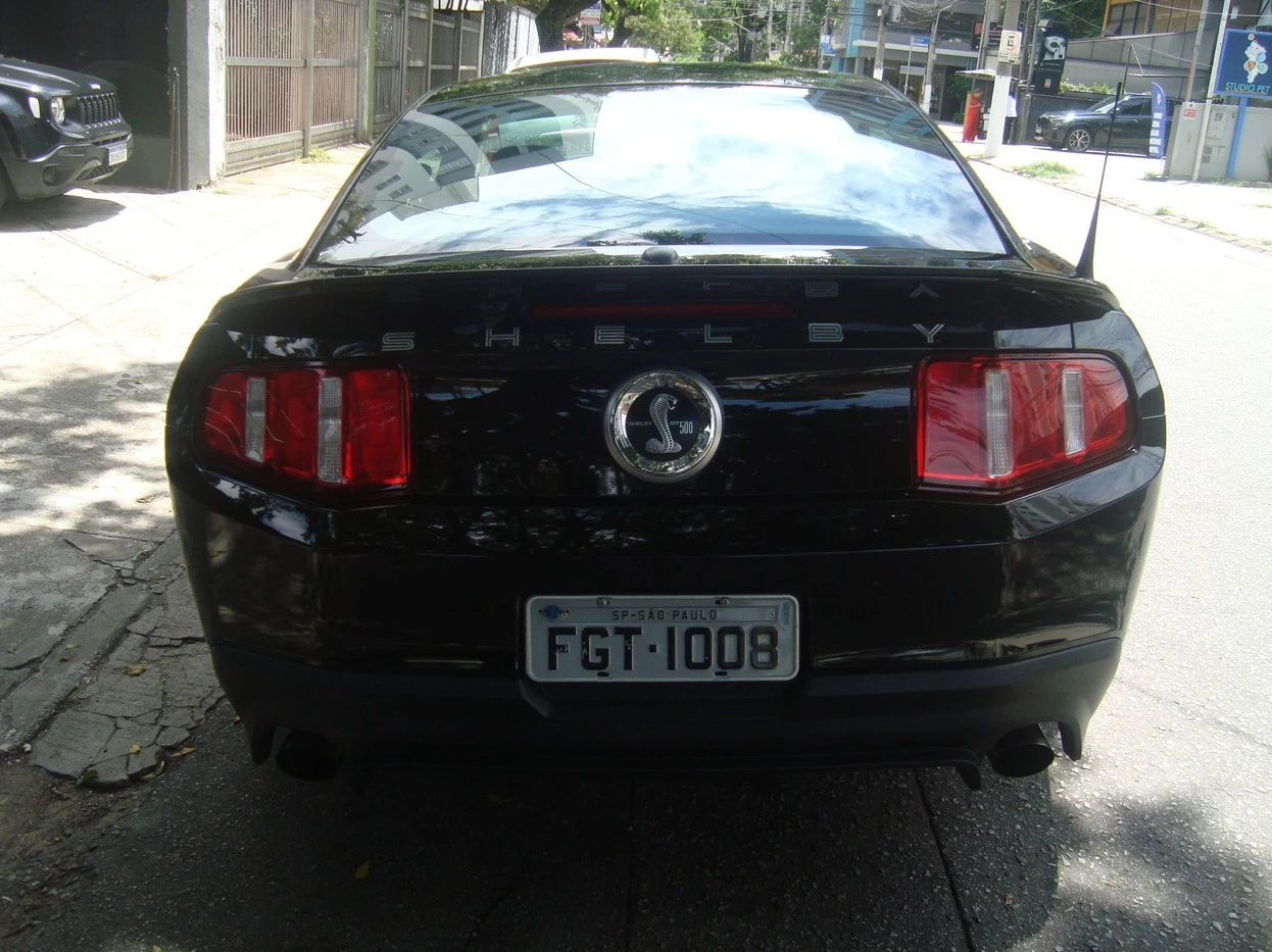 FORD MUSTANG