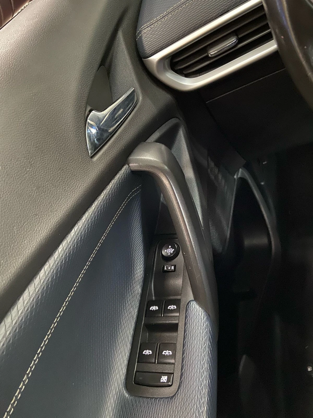 CHEVROLET TRACKER