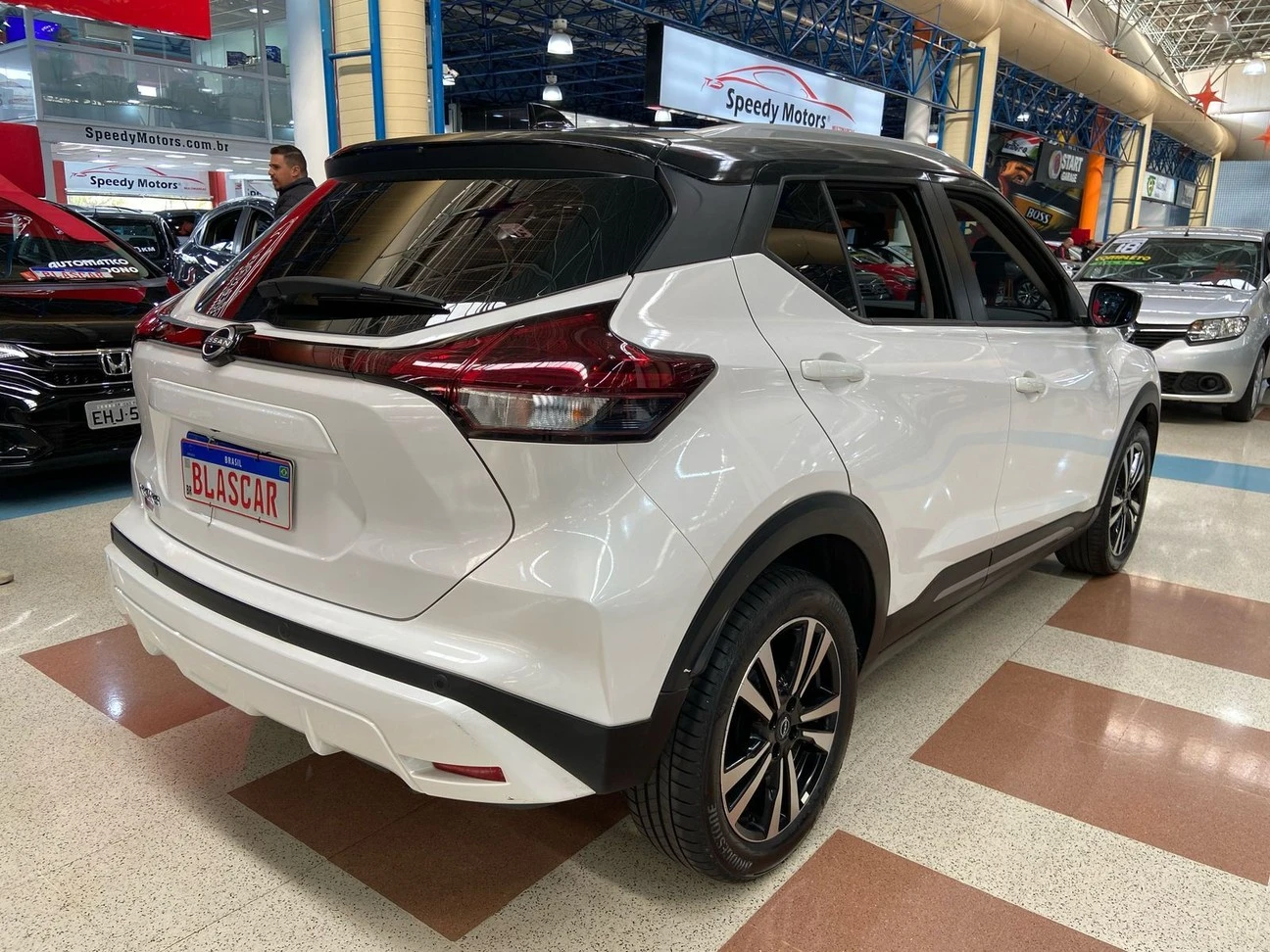 NISSAN KICKS