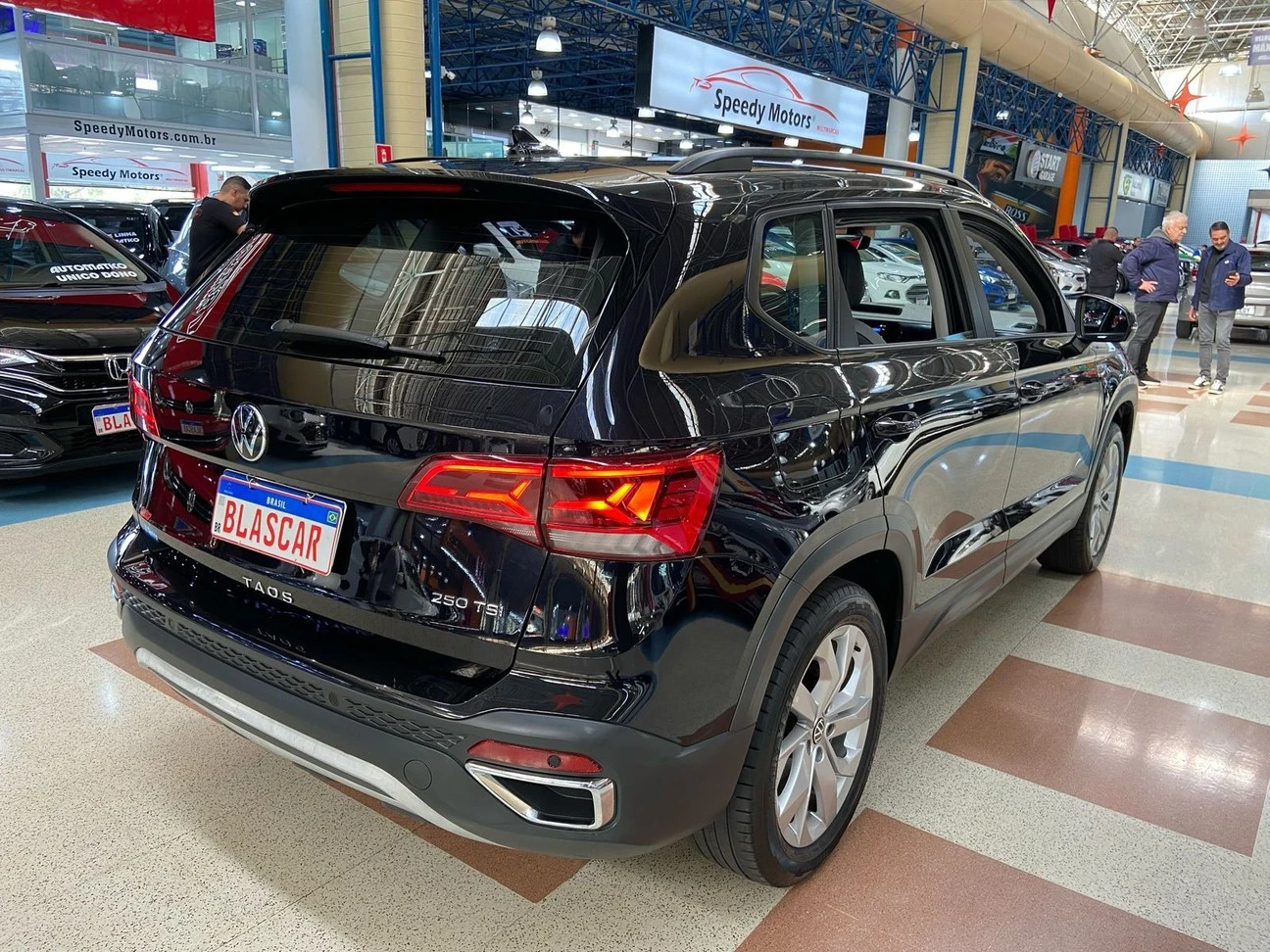VOLKSWAGEN TAOS