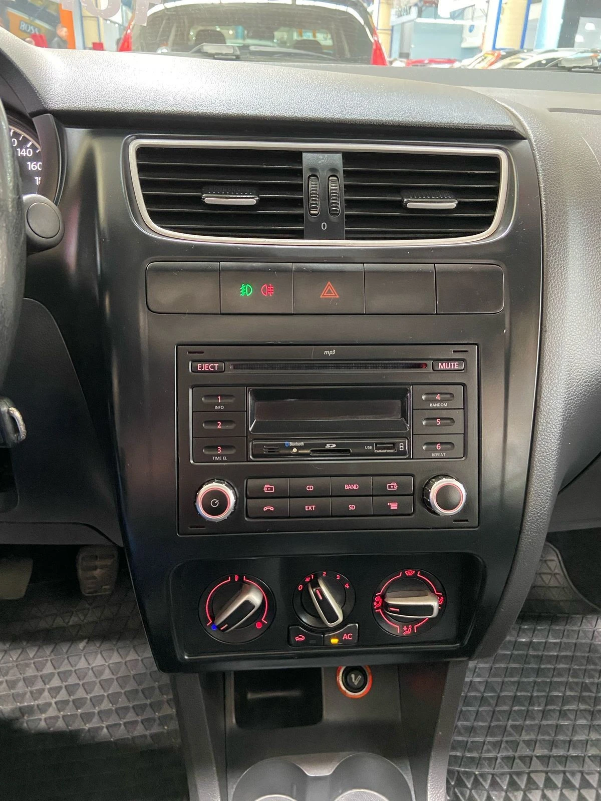 VOLKSWAGEN FOX