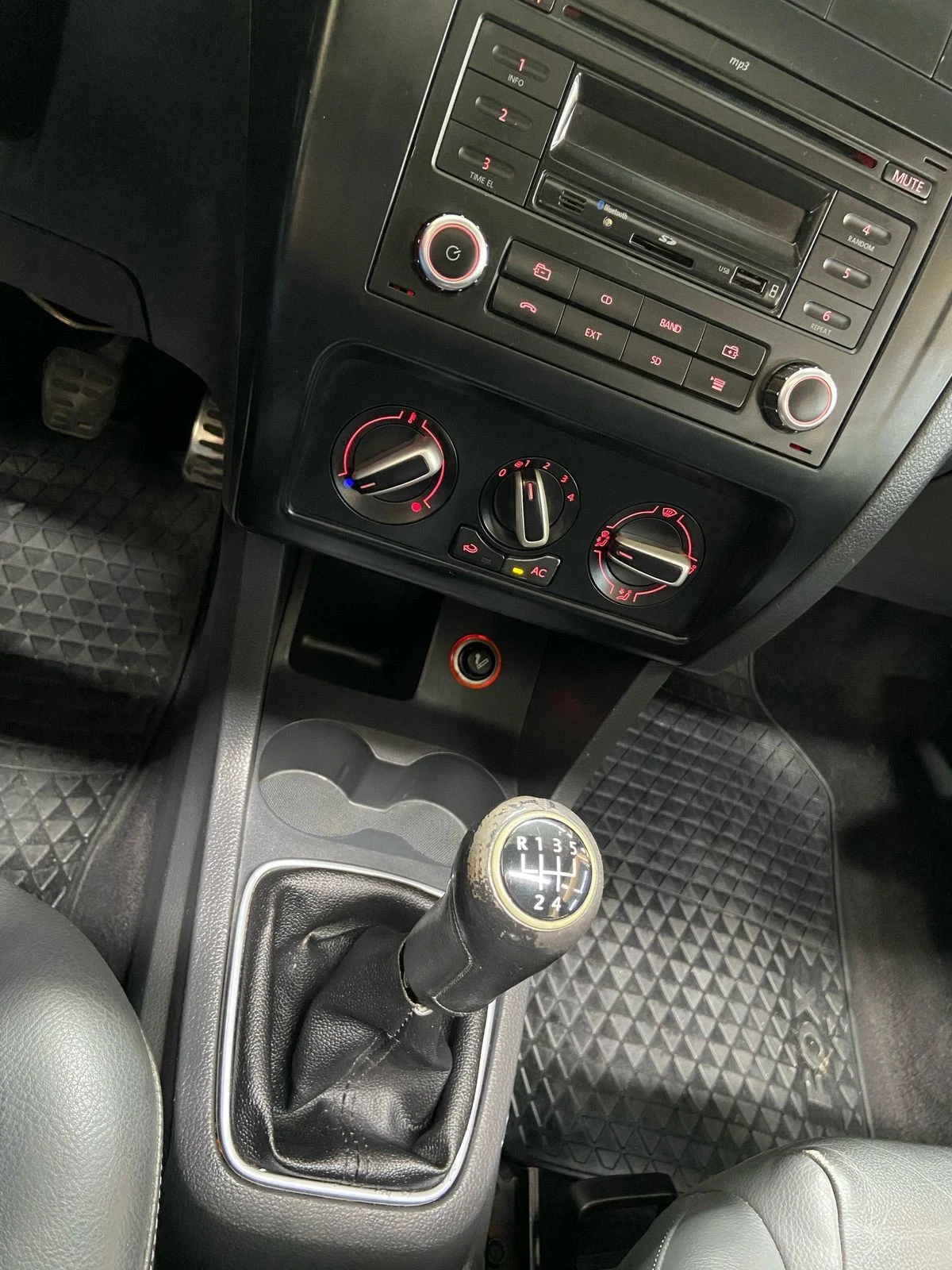 VOLKSWAGEN FOX
