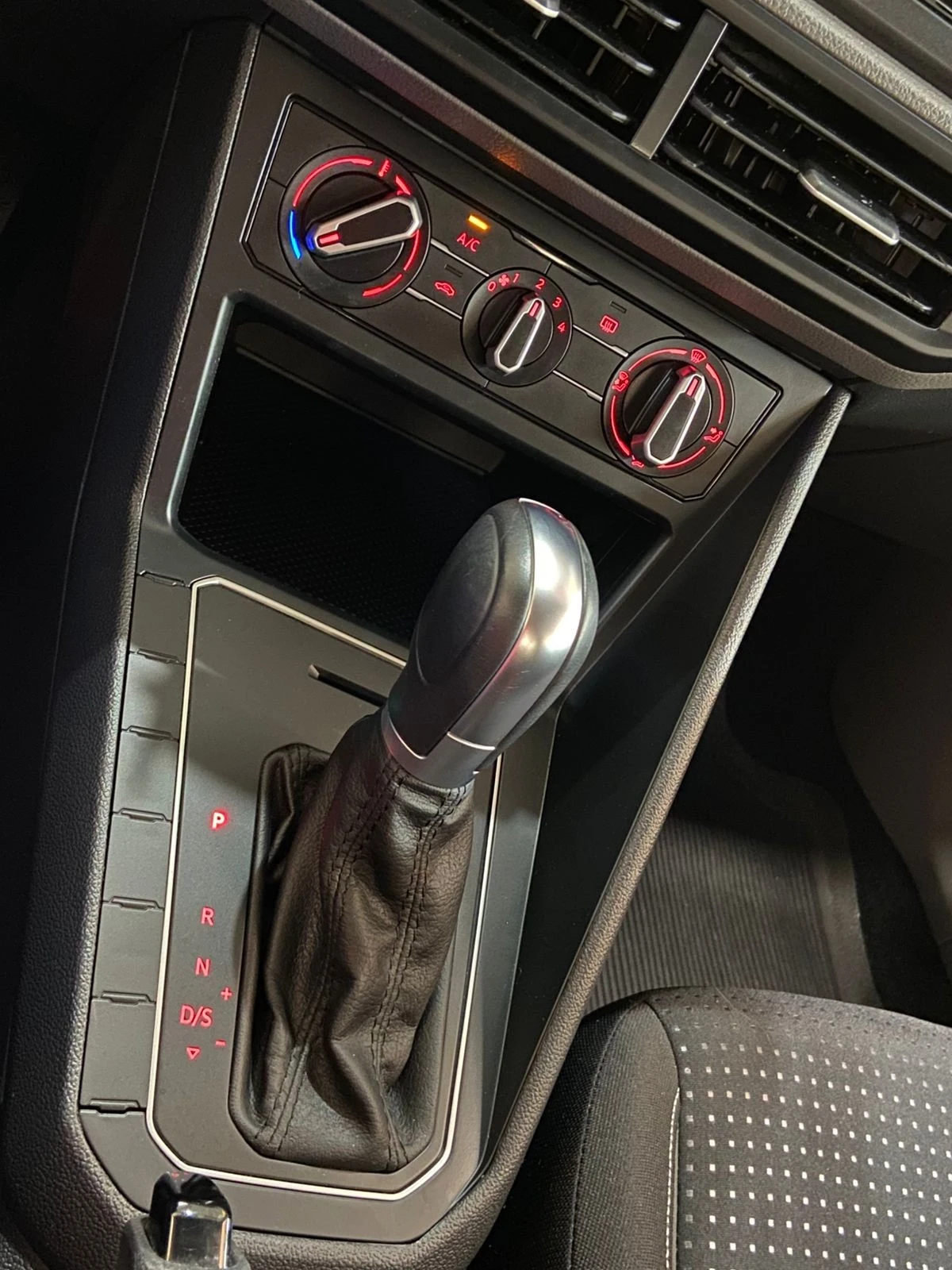 VOLKSWAGEN VIRTUS