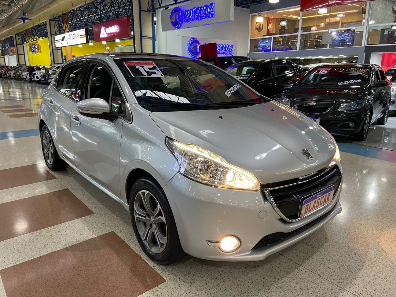 PEUGEOT 208