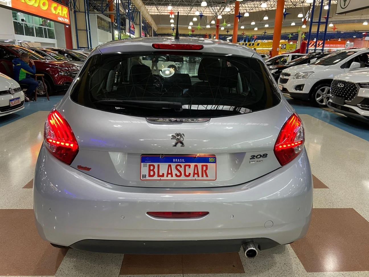 PEUGEOT 208