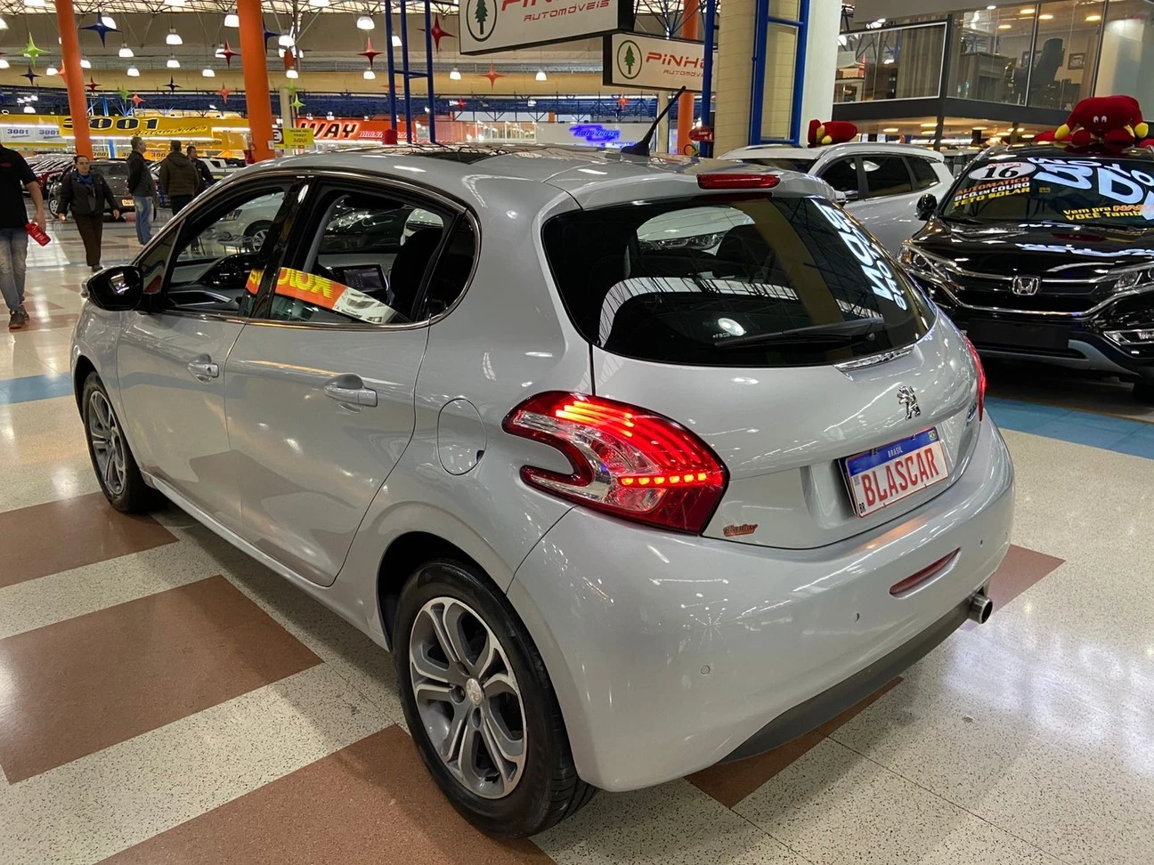 PEUGEOT 208