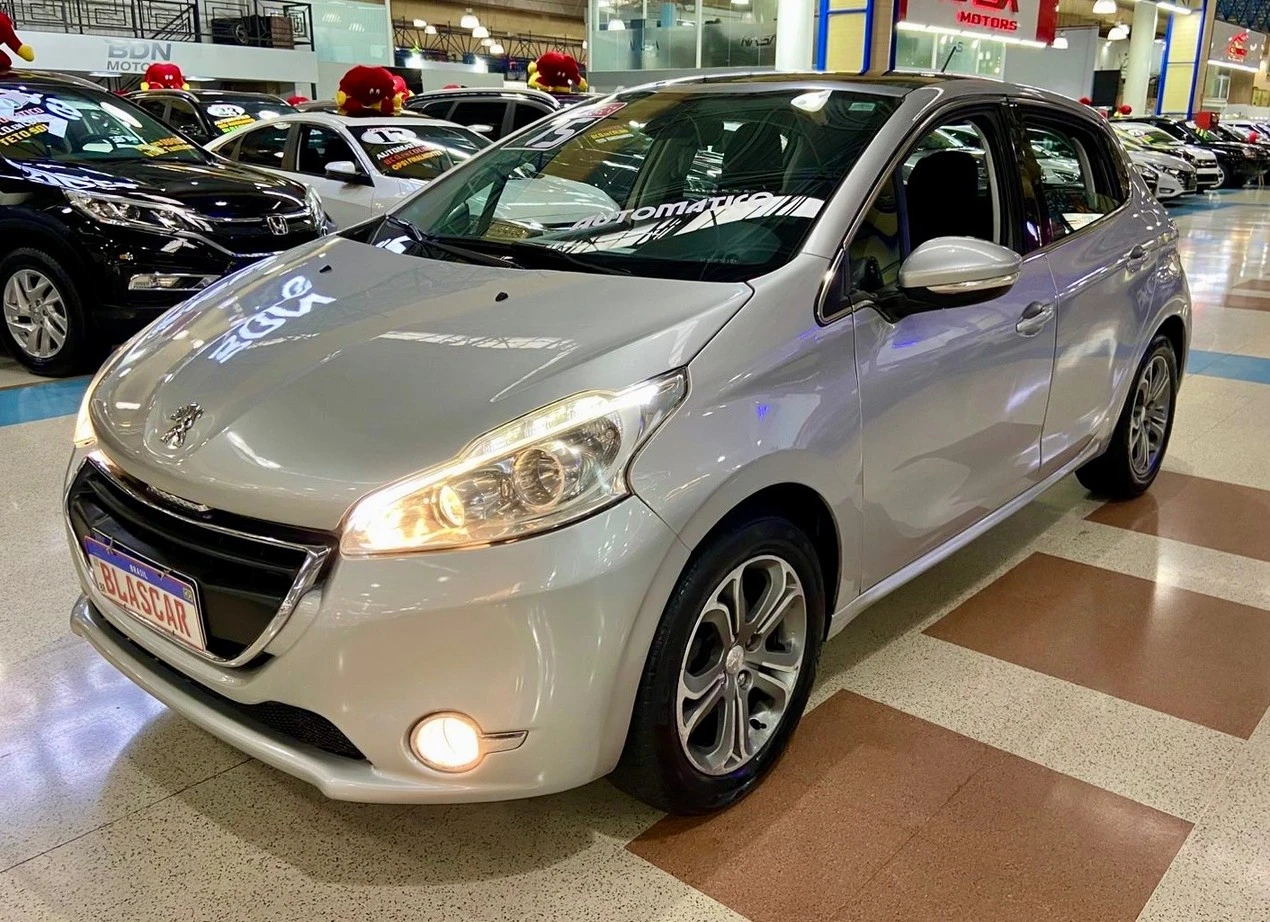 PEUGEOT 208