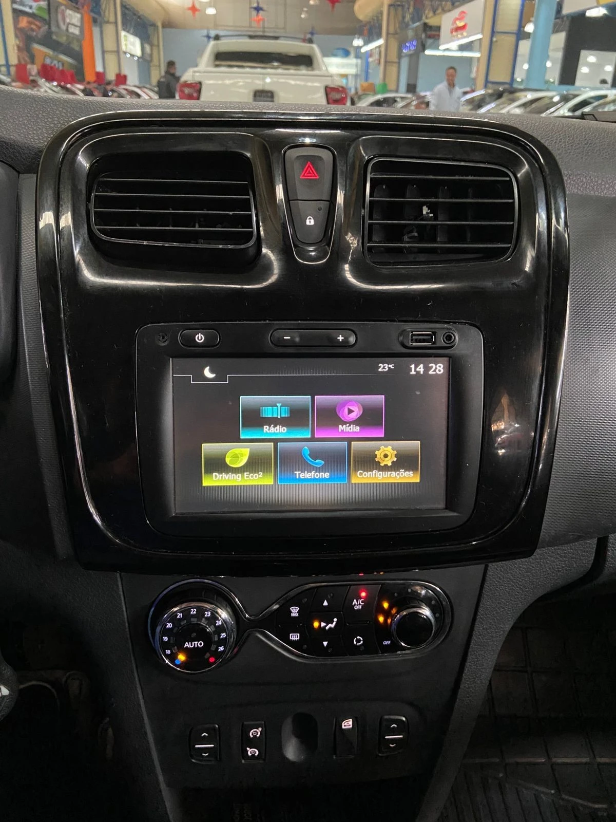 RENAULT SANDERO
